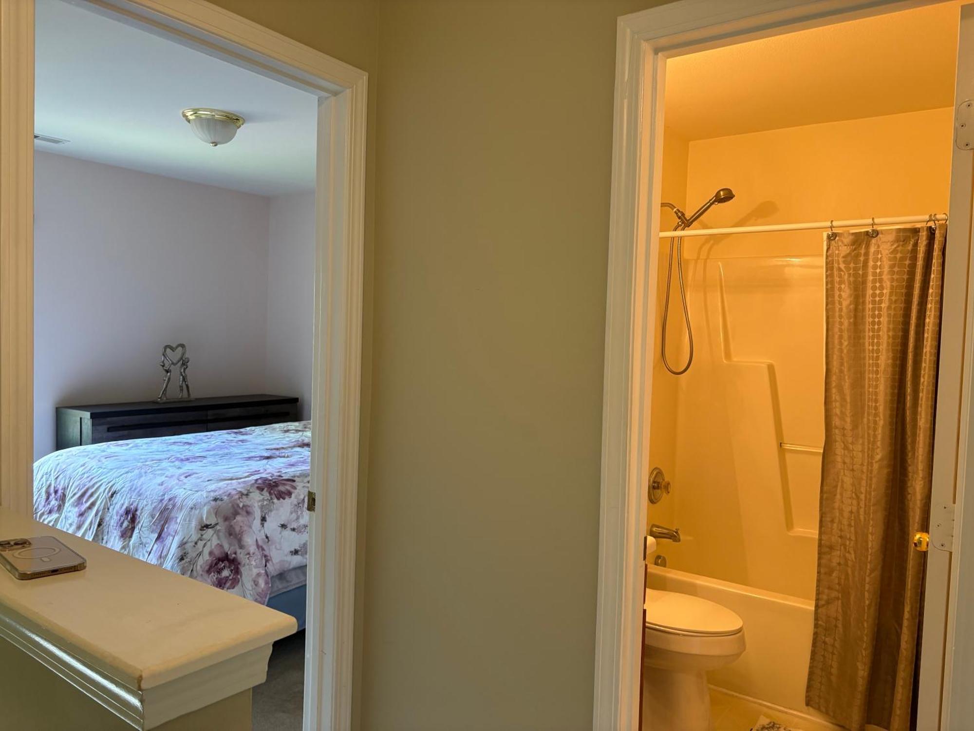 Private Bed And Bath In Habitación en casa particular *